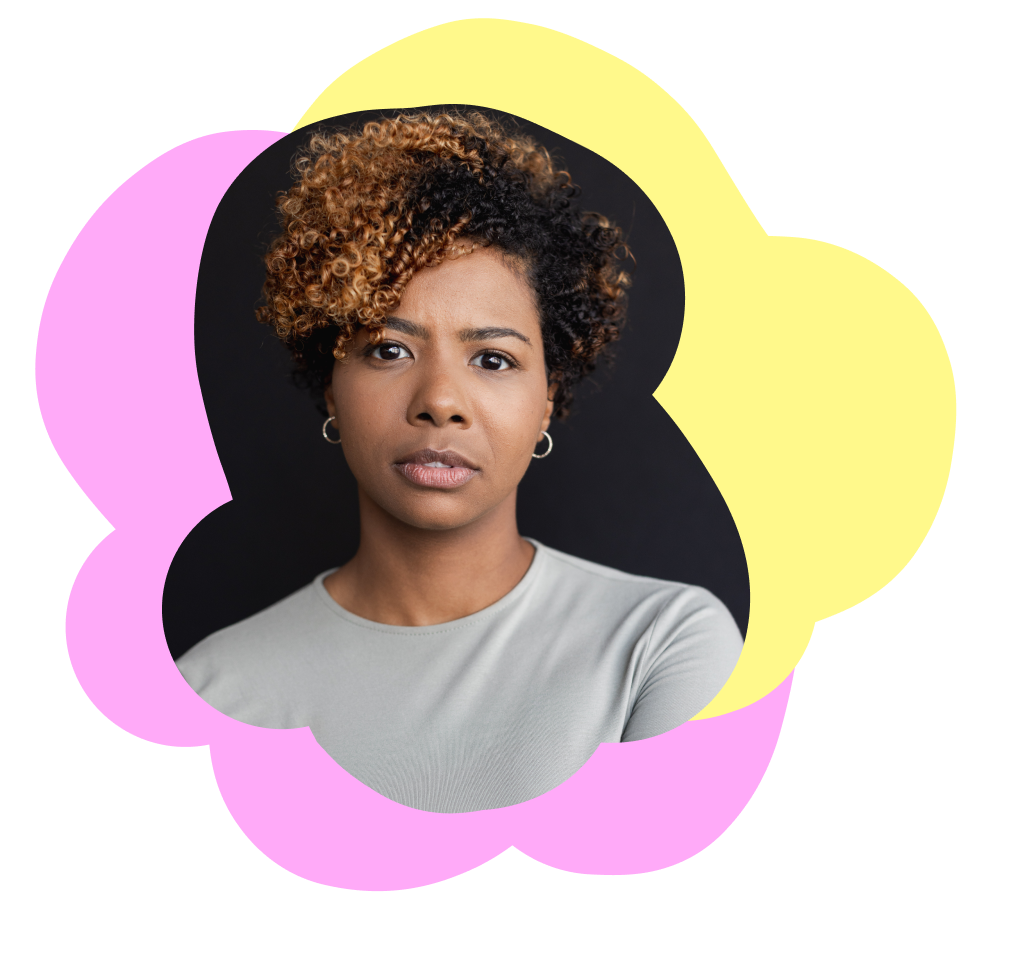 « Ma première expérience avec le Studio 303 a eu lieu pendant la pandémie, lors d'un atelier en ligne dirigé par l'incroyable Munezero Axelle sur la forme du whacking, une forme de danse née dans la communauté queer BIPOC et peu présente dans le monde de la danse professionnelle. Pour la première fois de ma carrière, une institution n'a pas remis en question mon identité de danseuse professionnelle, et le fait de voir Munezero Axelle - aussi une femme noire- diriger l'atelier a fait tomber une paroi invisible : pour la première fois, j’étais là, sans avoir à me justifier. Studio 303 a reconnu le caractère professionnel de ma pratique artistique et ce geste a ouvert une porte que je croyais verrouillée. »